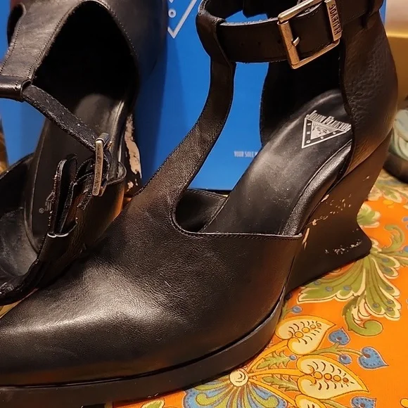 John Fluevog Black Zoomies - Picture 1 of 10